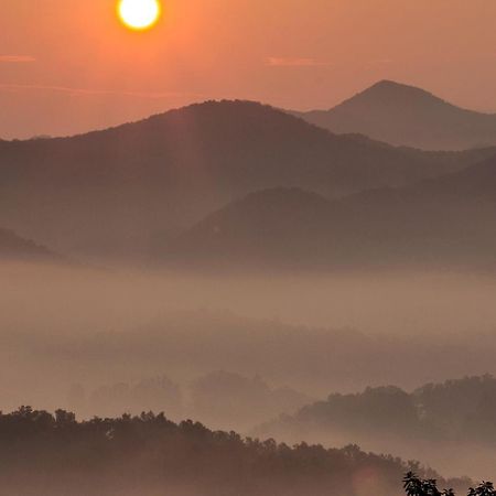 Views I Mins To Dollywood I Hot Tub I Pool Table Villa Sevierville Eksteriør bilde